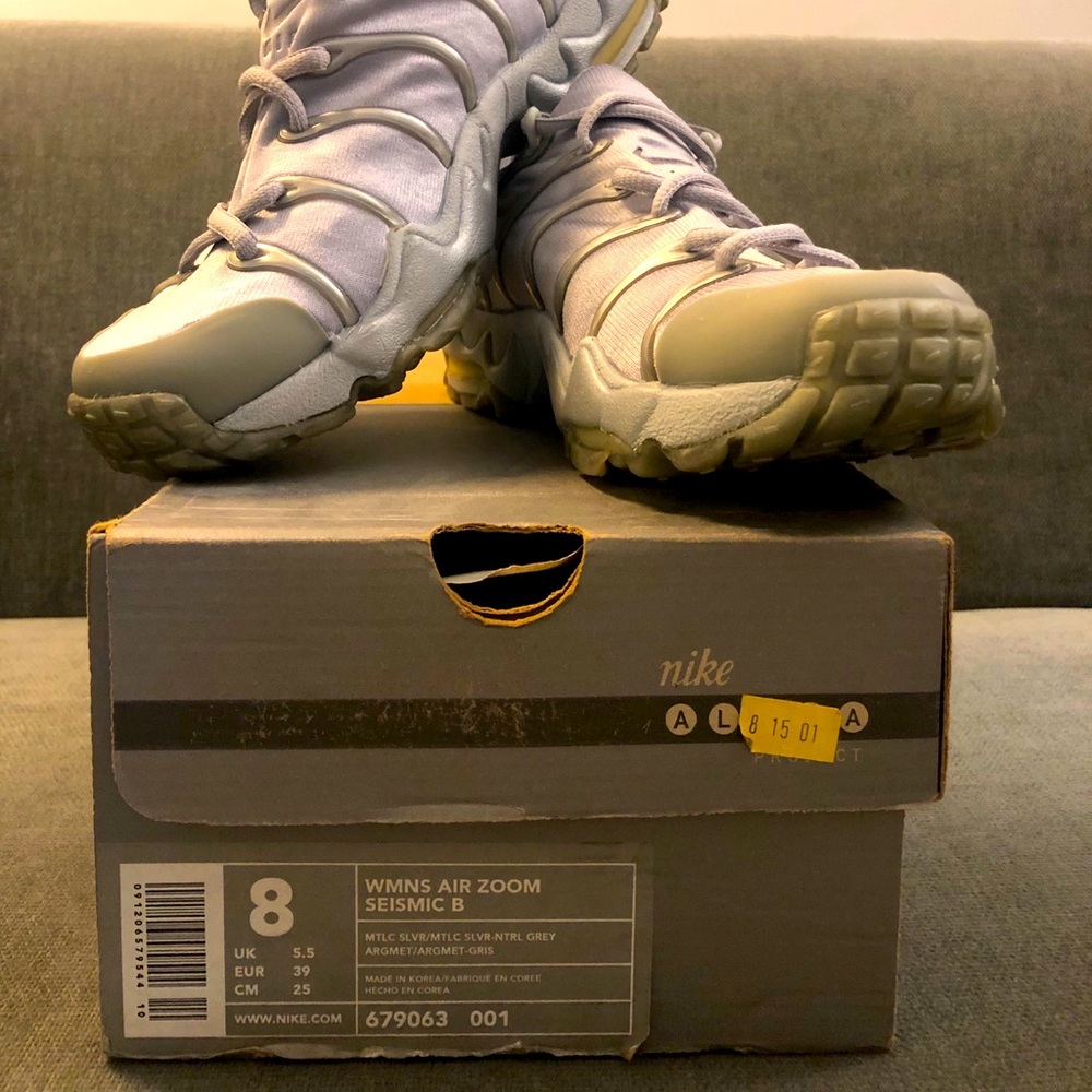 New Women’s Nike Air Zoom Seismic B Silver